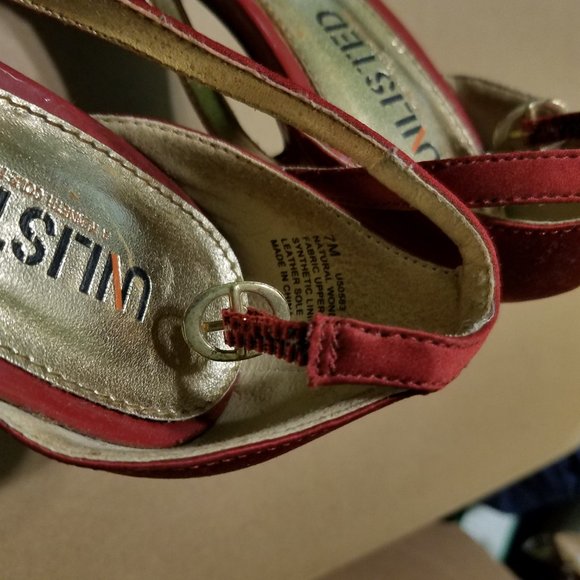 Unlisted Red Satin Platform Pumps. - Picture 5 of 6